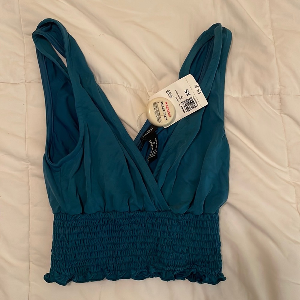 NEVER WORN FOREVER 21 CROP